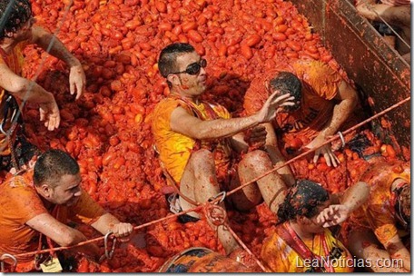 Tomatina Buñol 2011 Burbujas De Deseo 04-580x385