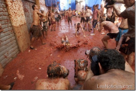 Tomatina Buñol 2011 Burbujas De Deseo 08-580x386