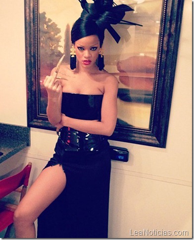 rihanna-fumando-en-twitter-instagram