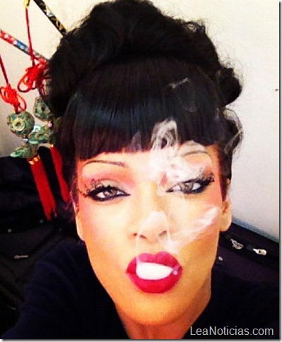 rihanna-fumando-en-twitter