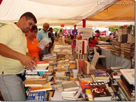 Asistentes a la feria disfrutaron de los libros exhibidos