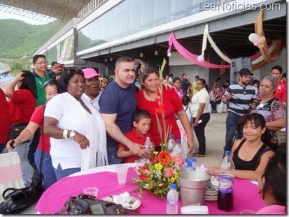 Gobernador Saab compartió con las madres del PSUV