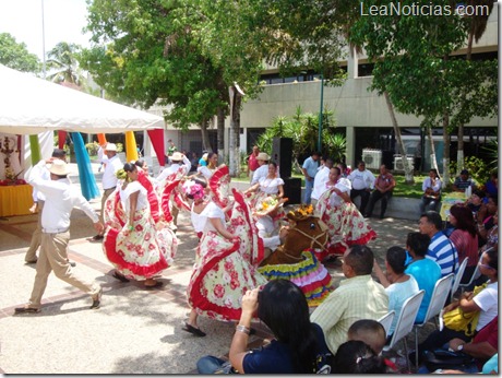 Grillitos de Putucual rindió honores a la Cruz de Mayo