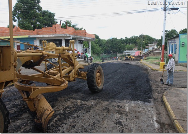 Alcaldía inició trabajos de asfaltado en el puente Guárico de Anaco