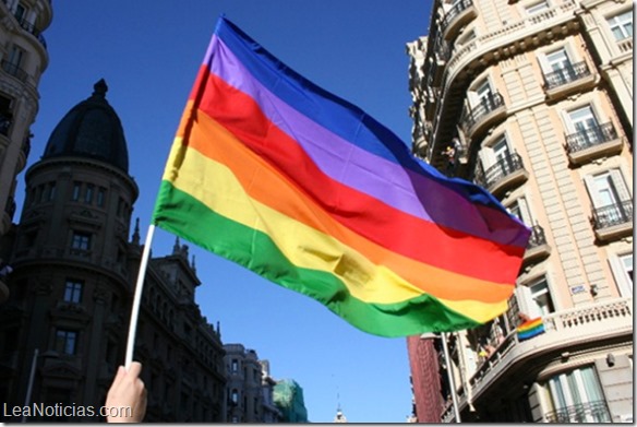 Condenan a pareja homosexual en Marruecos por besarse en público