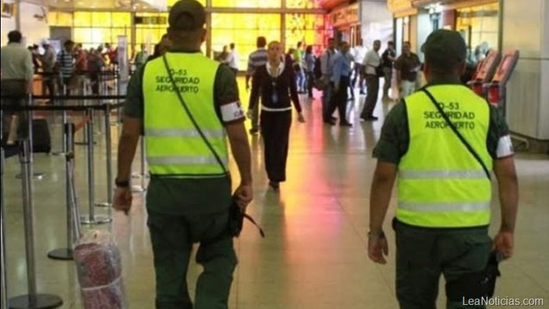 La GNB ahora revisa los celulares en los aeropuertos buscando opositores